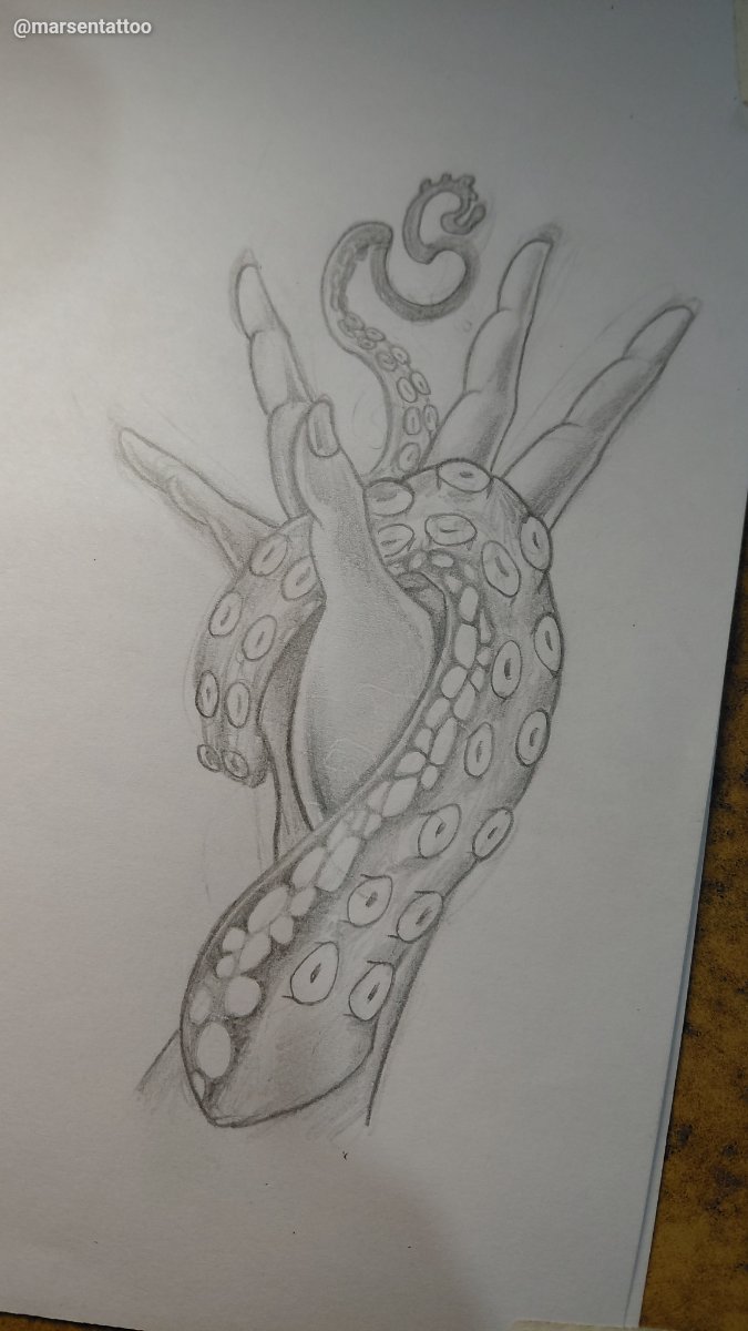 Mano con tentaculo